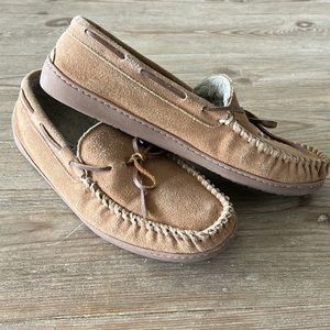 Minnetonka Men's Pile Lined Hardsole High Quality Leather Slipper  Size 13 M US